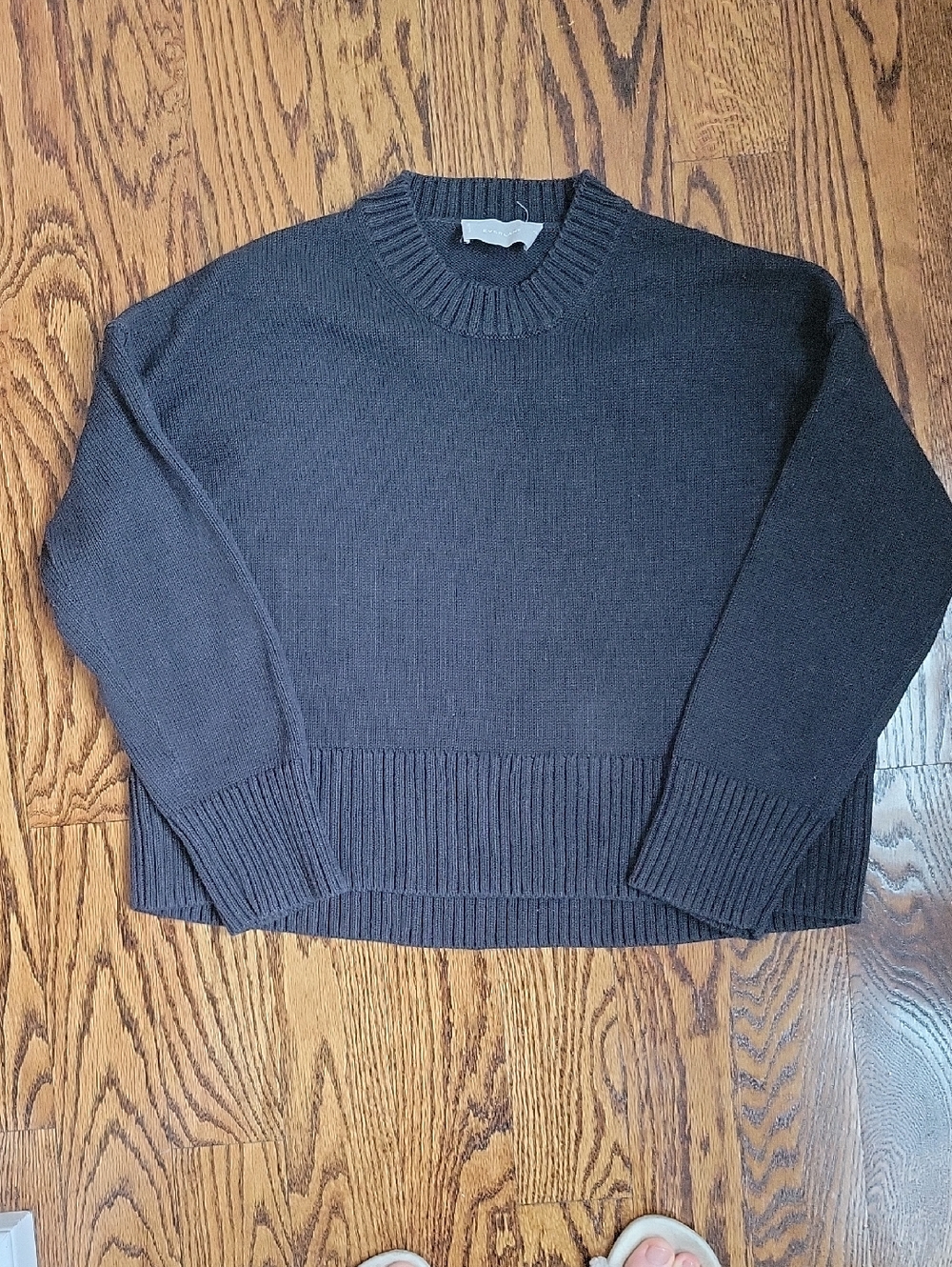 Everlane Cropped Crewneck Sweater in Charcoal
